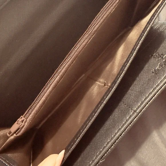 Yves Saint Laurent Black Wallet with Gold Logo - Picture 3 of 3